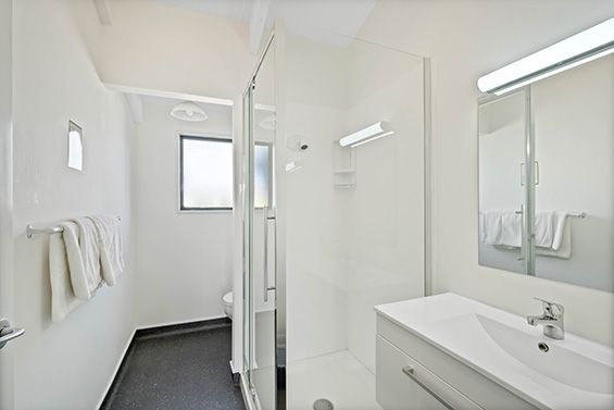 2-bedroom apartment bathroom