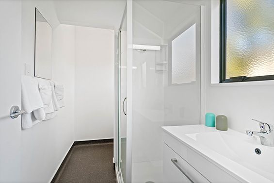 twin suite bathroom